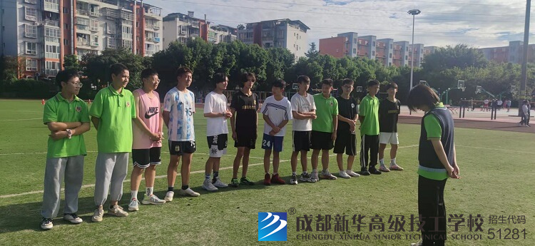 足球社的同學們每周都會在足球場進行訓練