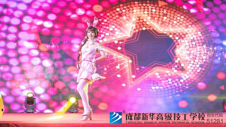 動漫社同學的cosplay表演