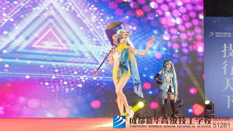 動漫社同學的cosplay表演