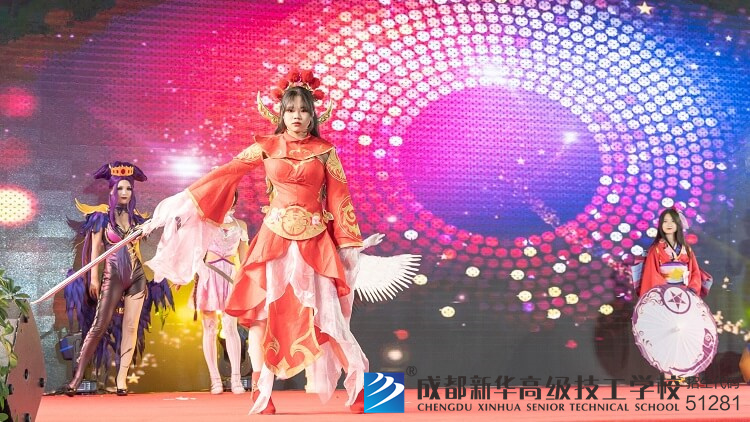 動漫社同學的cosplay表演