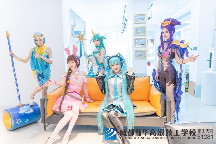 動漫社同學的cosplay表演