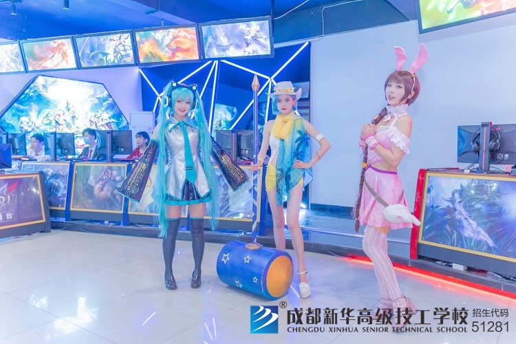 動漫社同學的cosplay表演