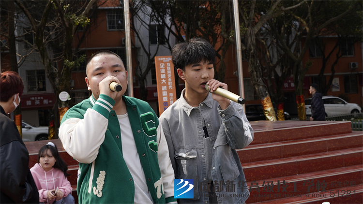 學校音樂社同學表演