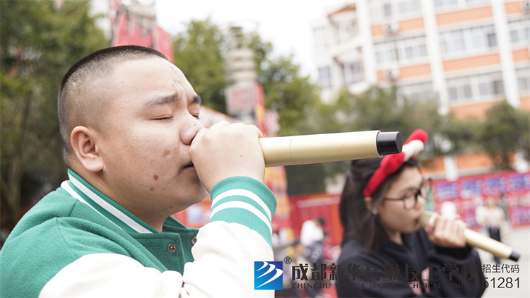 學校音樂社同學表演