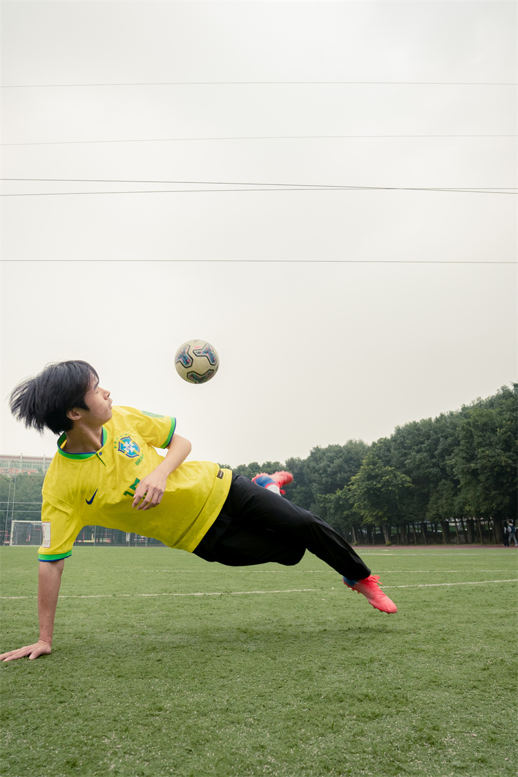 足球社明星球員的炫技時刻