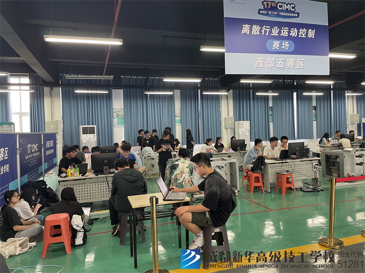 我校22級工業機器人班級參與校外比賽