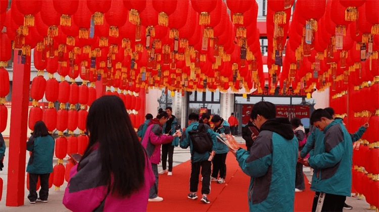 歡聲笑語鬧元宵，匠心獨運慶團圓 
