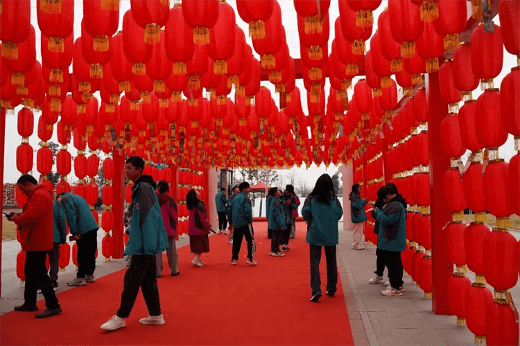 歡聲笑語鬧元宵，匠心獨運慶團圓 