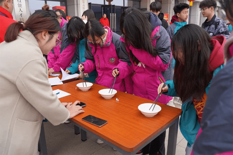 歡聲笑語鬧元宵，匠心獨運慶團圓 