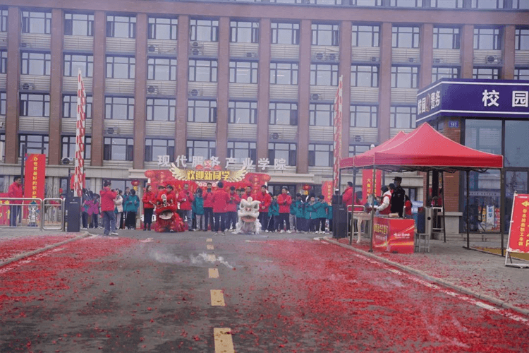 歡聲笑語鬧元宵，匠心獨運慶團圓 