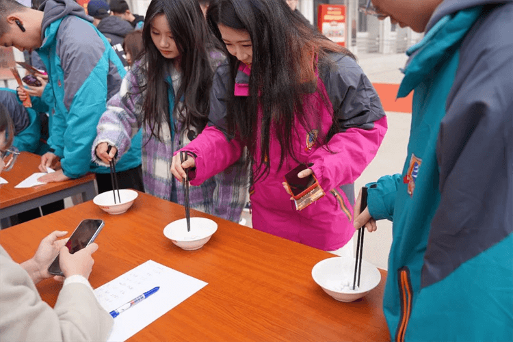 歡聲笑語鬧元宵，匠心獨運慶團圓 