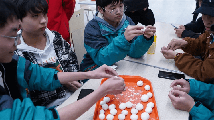 歡聲笑語鬧元宵，匠心獨運慶團圓 