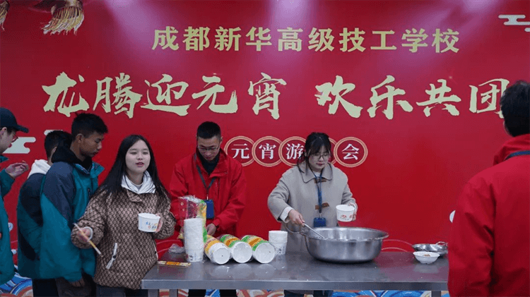 歡聲笑語鬧元宵，匠心獨運慶團圓 