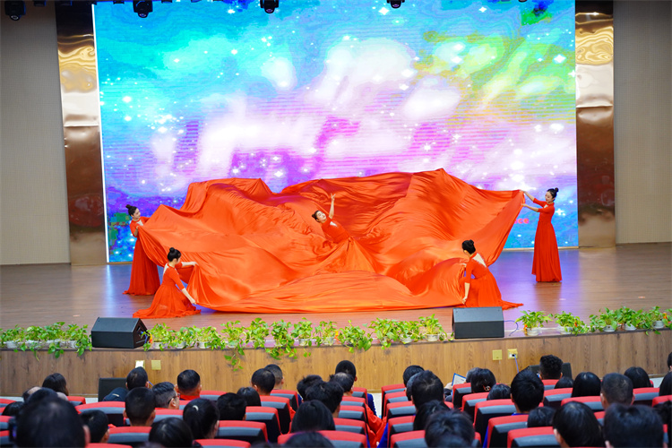 新華&華信智原高技能培訓中心專業發布會