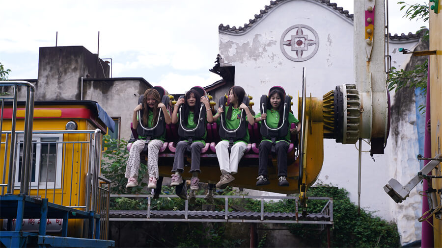 成都新華高級技工學校新生夏令營拓展