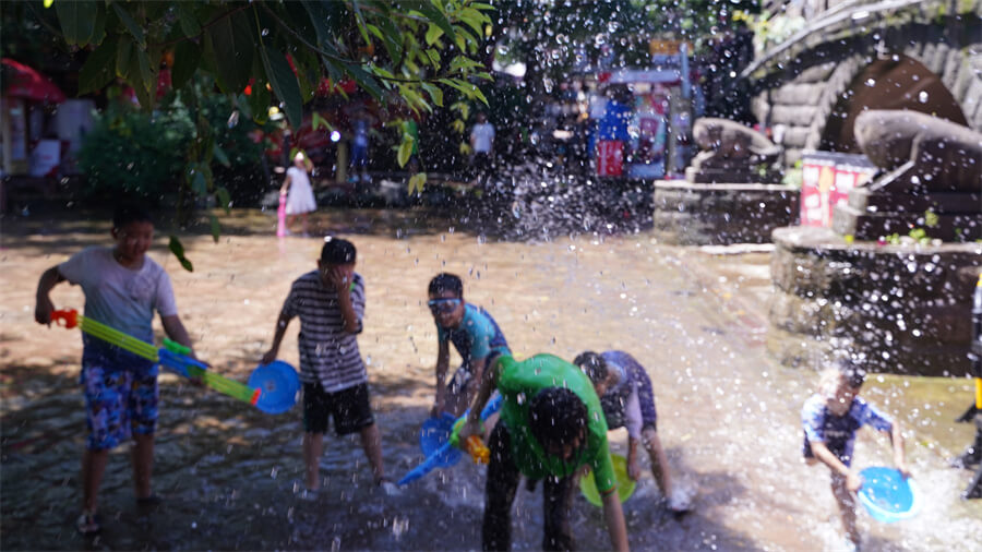 成都新華高級技工學校新生夏令營拓展