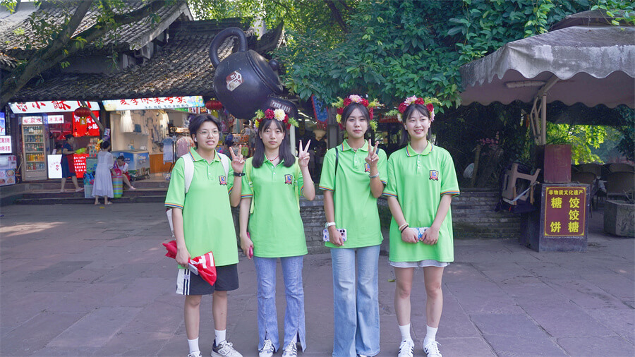 成都新華高級技工學校新生夏令營拓展